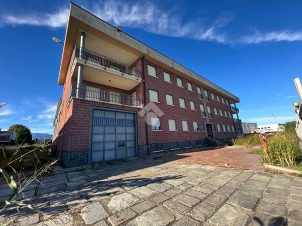 locale commerciale in affitto a Pianezza