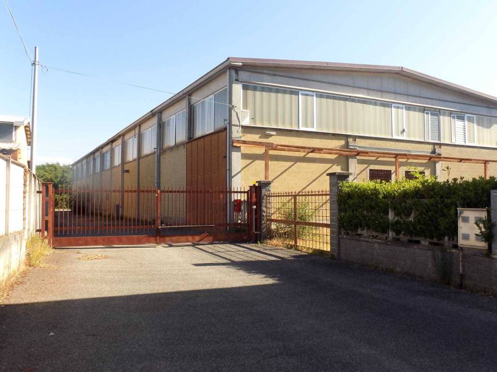 locale commerciale in affitto a Pianezza