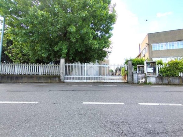 locale commerciale in affitto a Pianezza