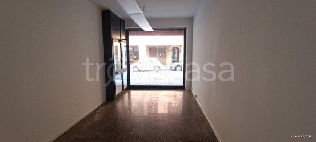 negozio in affitto a Castelleone