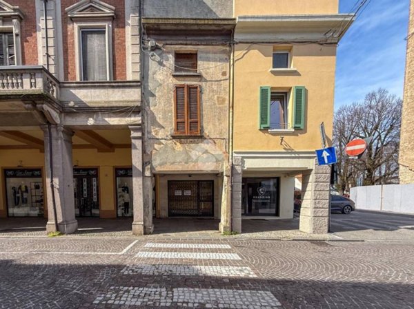 negozio in affitto a Castelleone in zona Cortellona