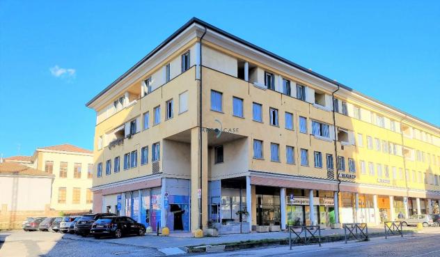locale commerciale in affitto a Crema