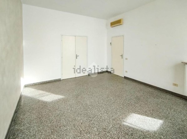 locale commerciale in affitto a Crema