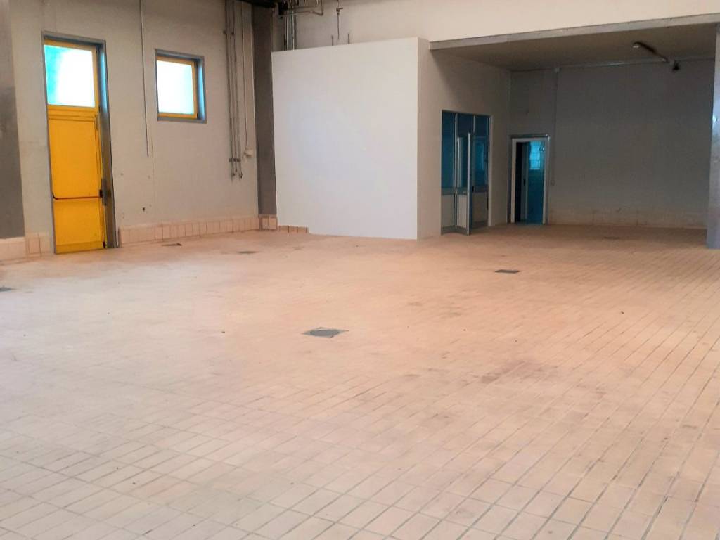 locale commerciale in affitto a Crema in zona San Bernardino