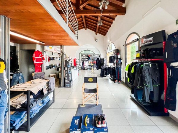 locale commerciale in affitto a Crema