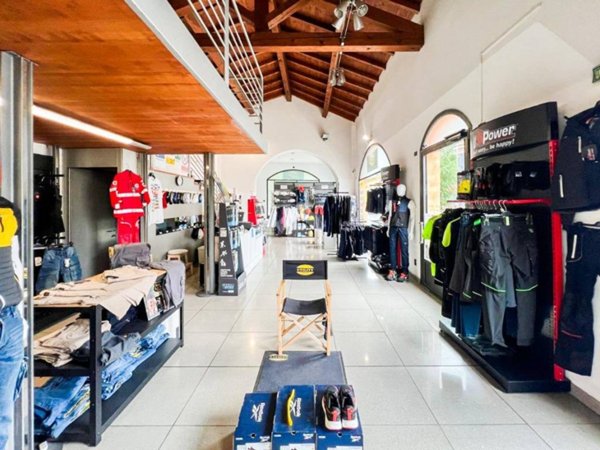 locale commerciale in affitto a Crema