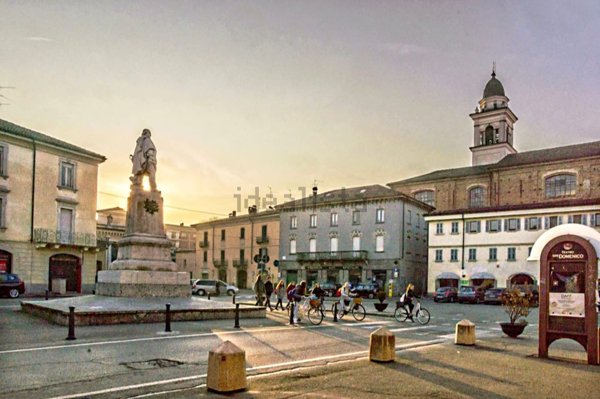 negozio in affitto a Crema