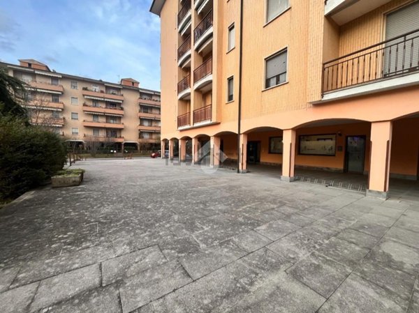 locale commerciale in affitto a Crema