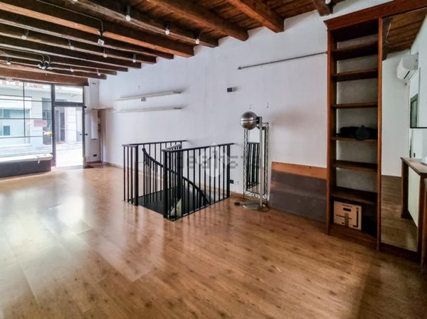 locale commerciale in affitto a Crema