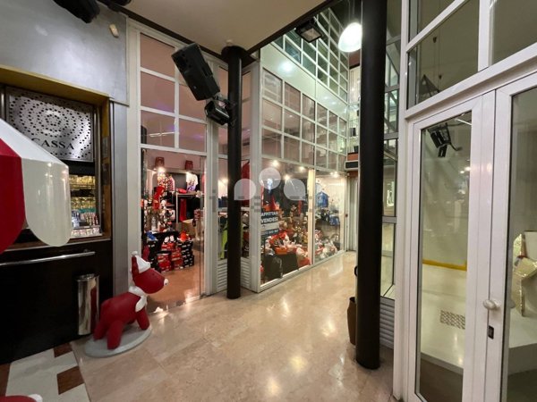 locale commerciale in affitto a Crema