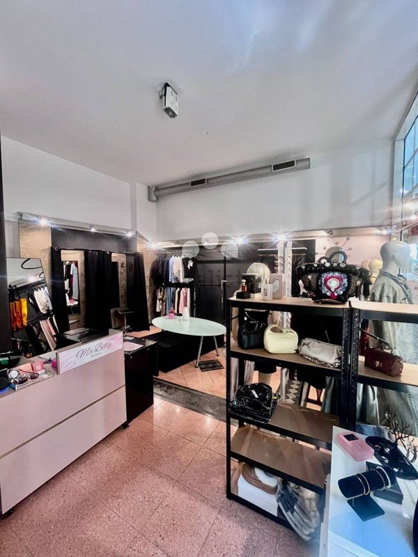 locale commerciale in affitto a Crema