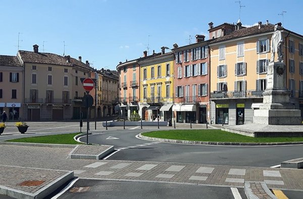 negozio in affitto a Crema