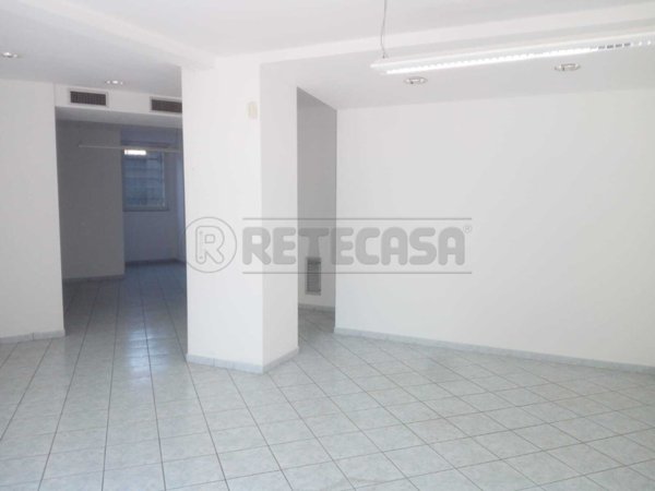 locale commerciale in affitto a Crema