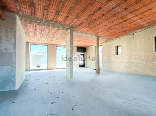 locale commerciale in affitto a Crema