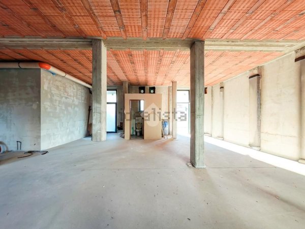 locale commerciale in affitto a Crema