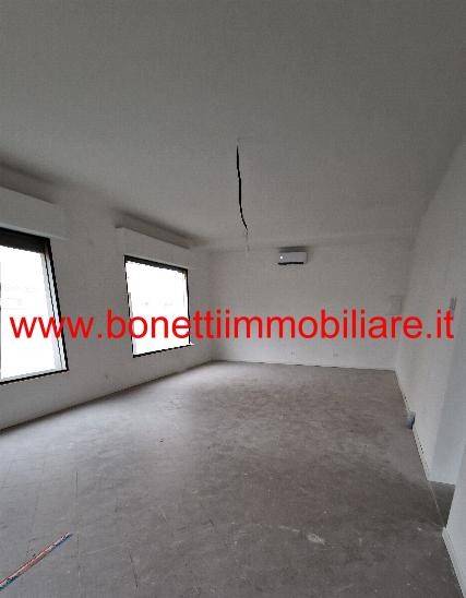 negozio in affitto a Crema