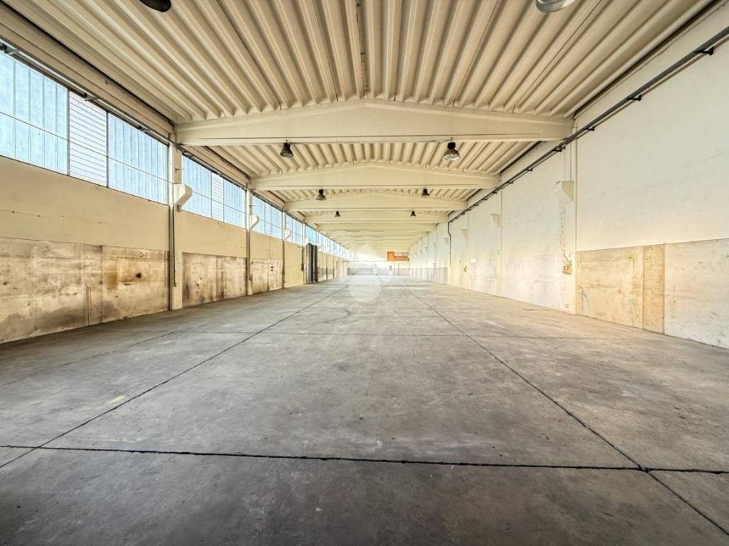 locale commerciale in affitto a Crema