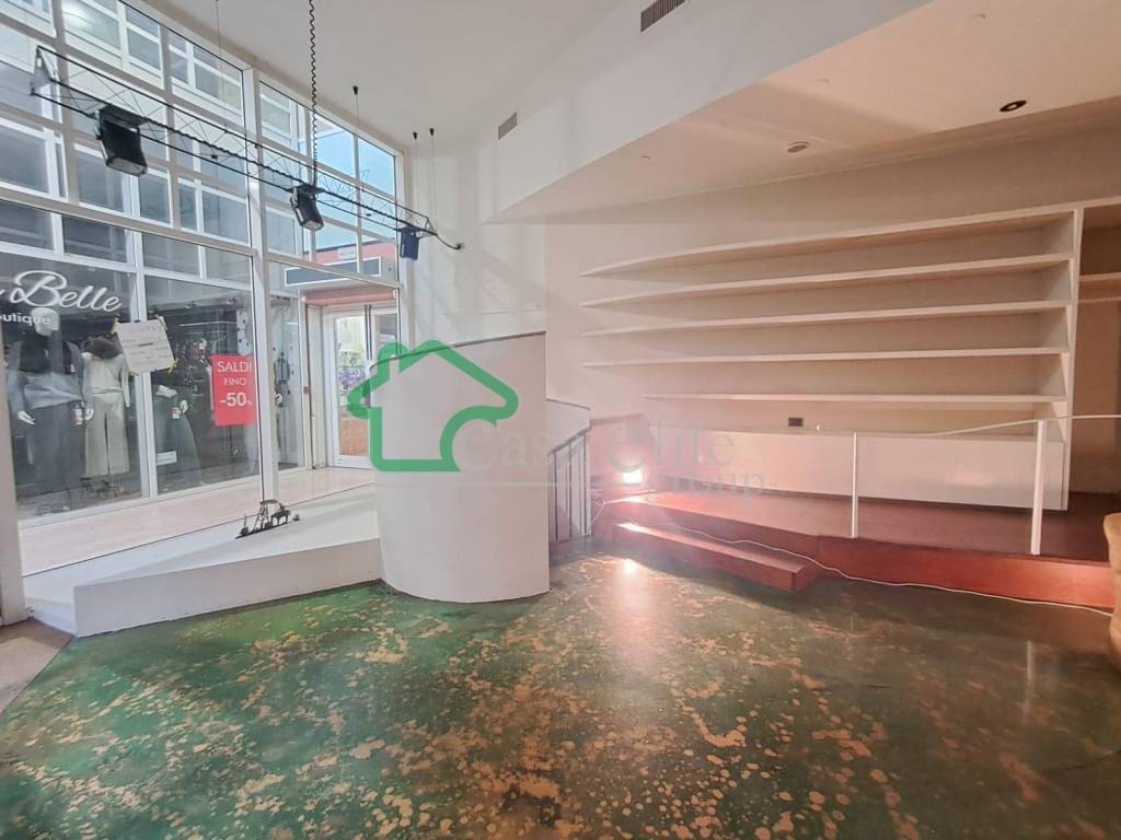 negozio in affitto a Crema