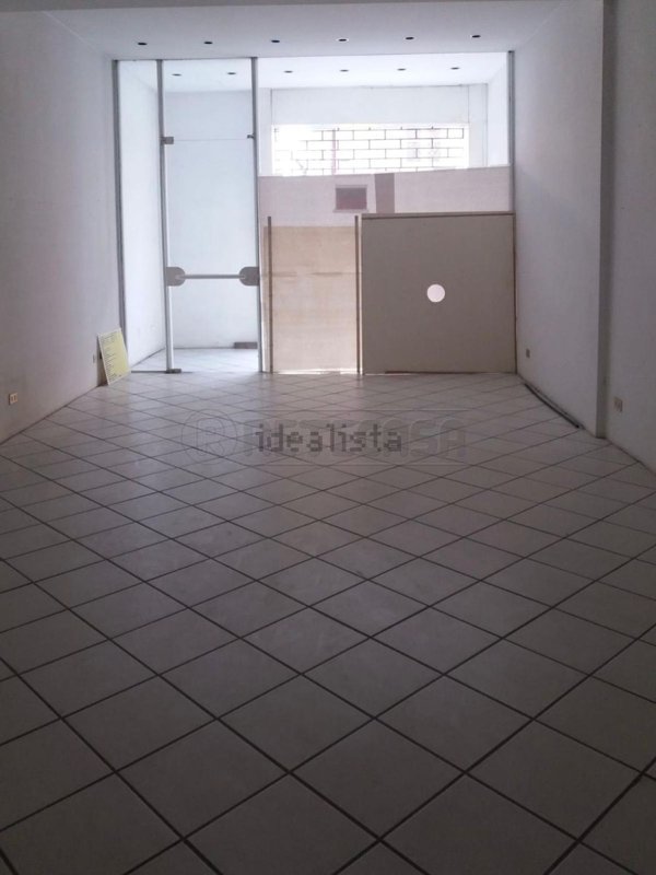 negozio in affitto a Crema