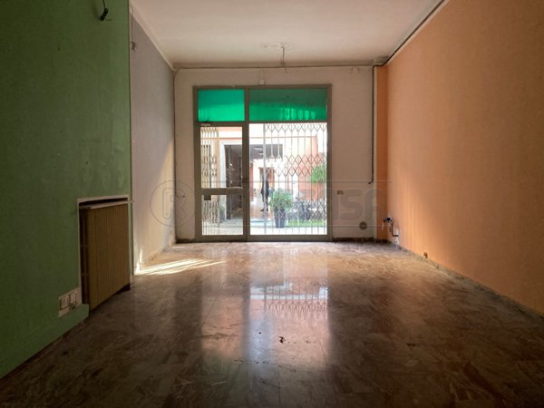 locale commerciale in affitto a Crema