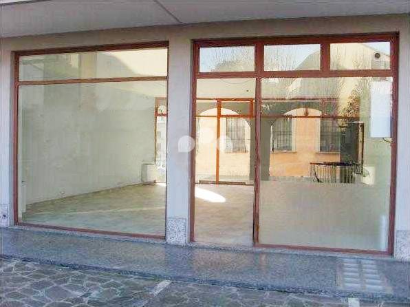 negozio in affitto a Crema