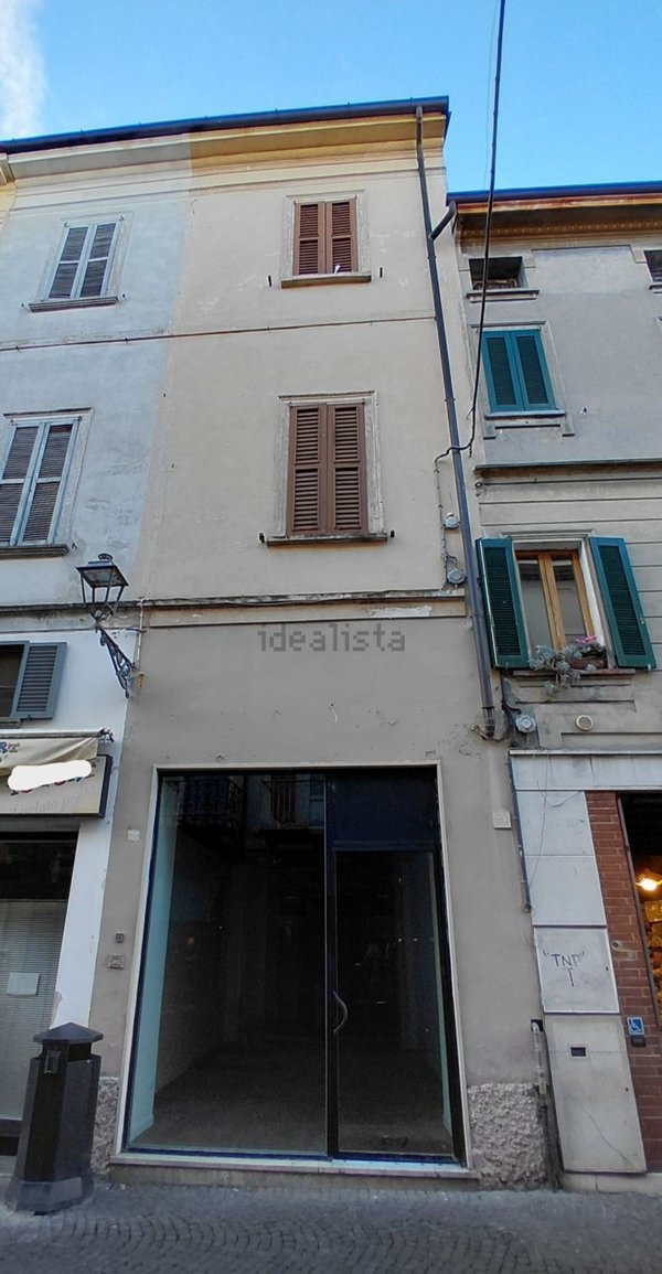 locale commerciale in affitto a Crema