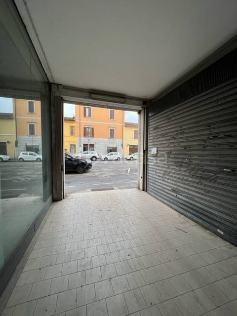 negozio in affitto a Cremona in zona Via Dante