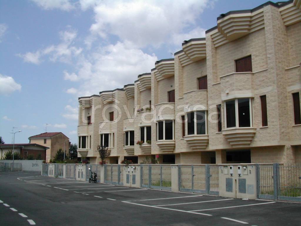 casa indipendente in affitto a Cremona in zona Battaglione