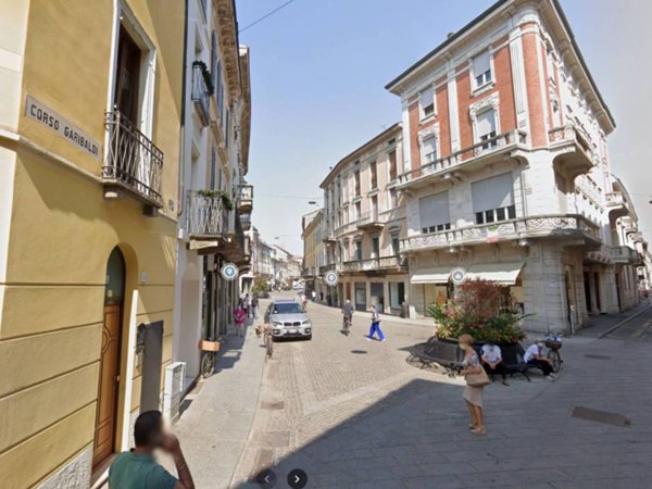 negozio in affitto a Cremona in zona Piazza Castello