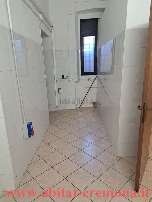 negozio in affitto a Cremona