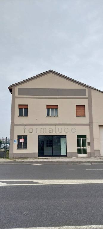 negozio in affitto a Cremona in zona Via Bergamo