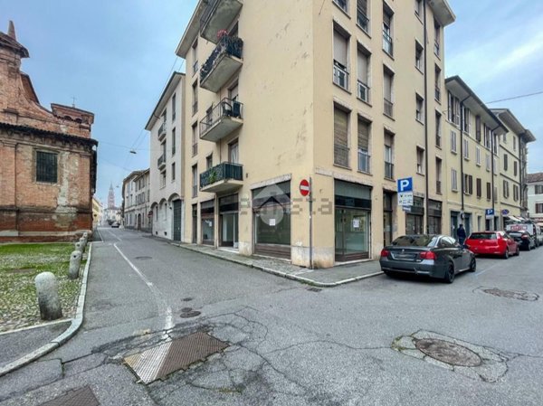 negozio in affitto a Cremona