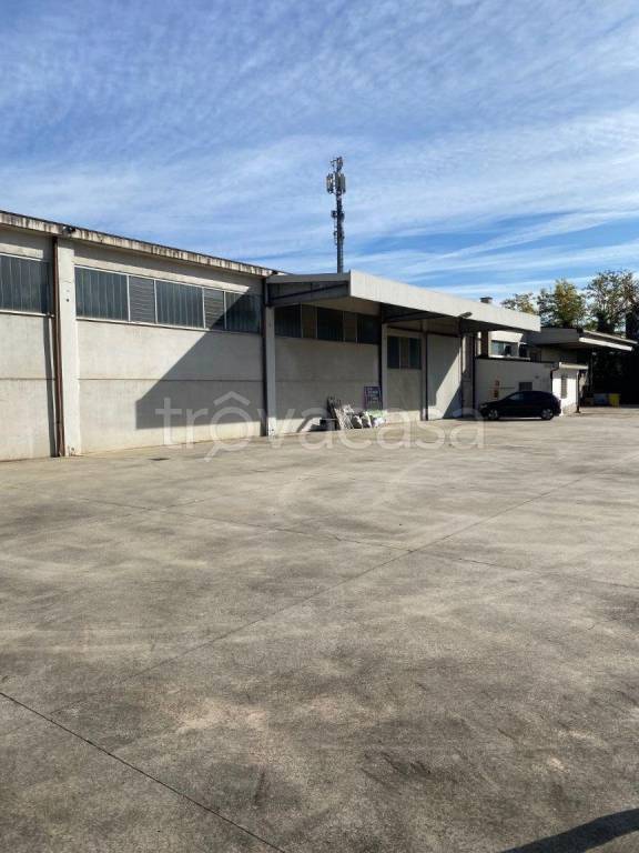 locale commerciale in affitto a Cremona