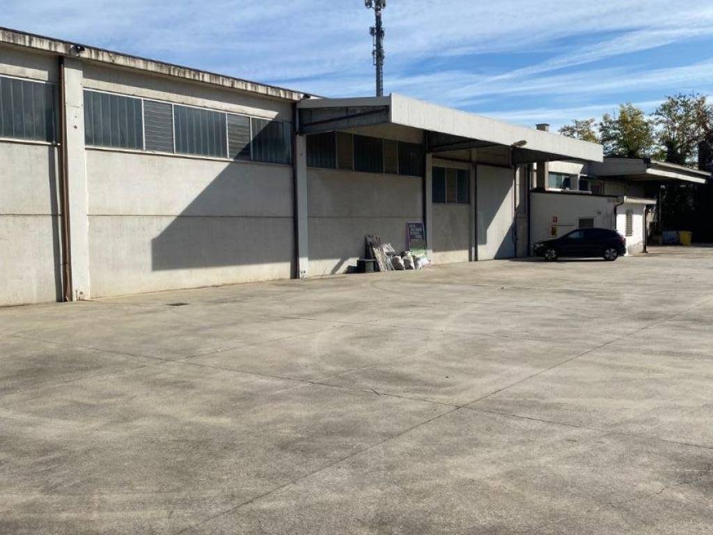 locale commerciale in affitto a Cremona