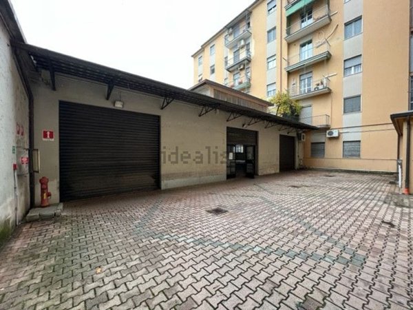 negozio in affitto a Cremona in zona Via Brescia
