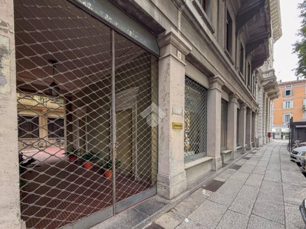 negozio in affitto a Cremona in zona Piazza Castello
