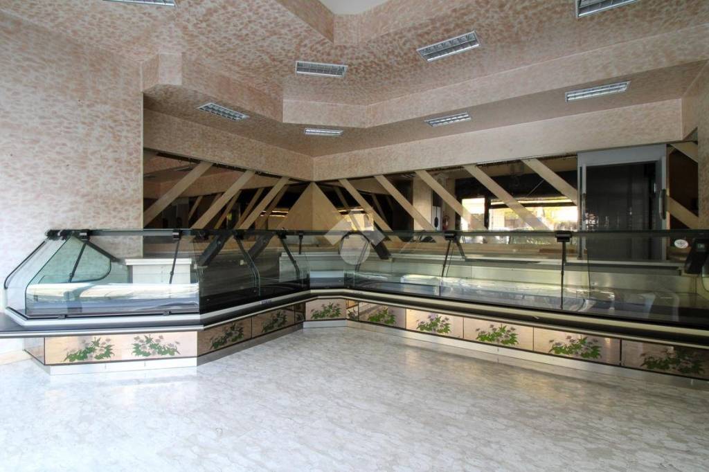 negozio in affitto a Cremona in zona Viale Po
