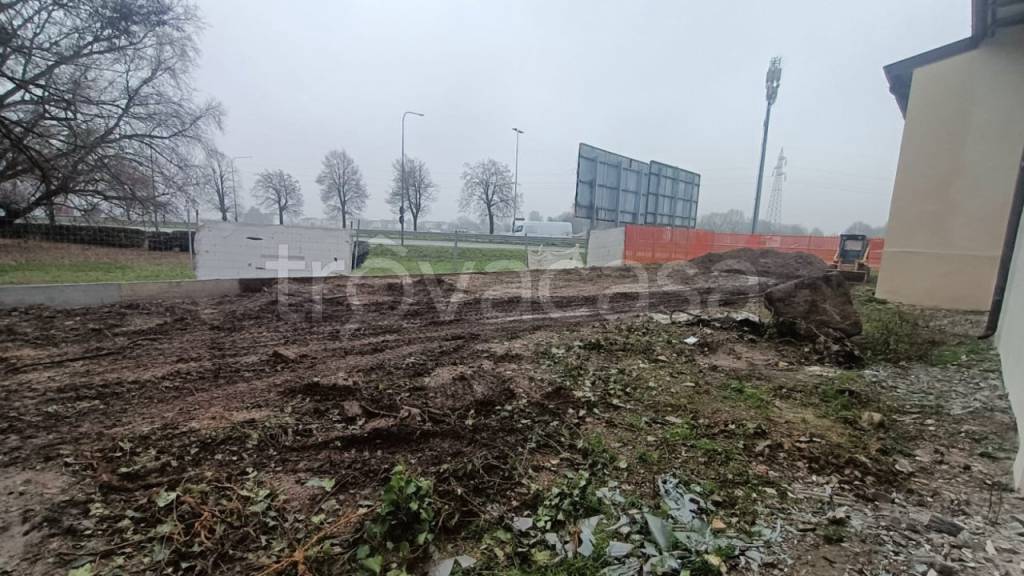 locale commerciale in affitto a Cremona in zona Maristella