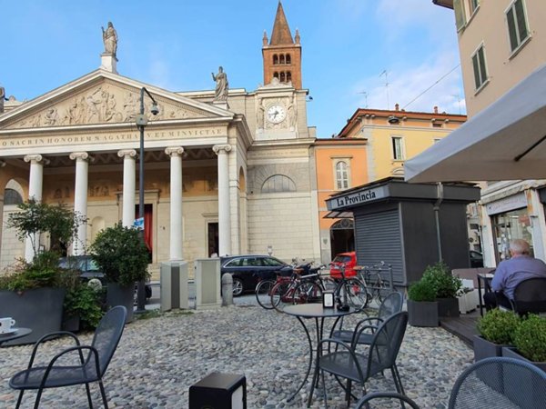 negozio in affitto a Cremona in zona Piazza Castello