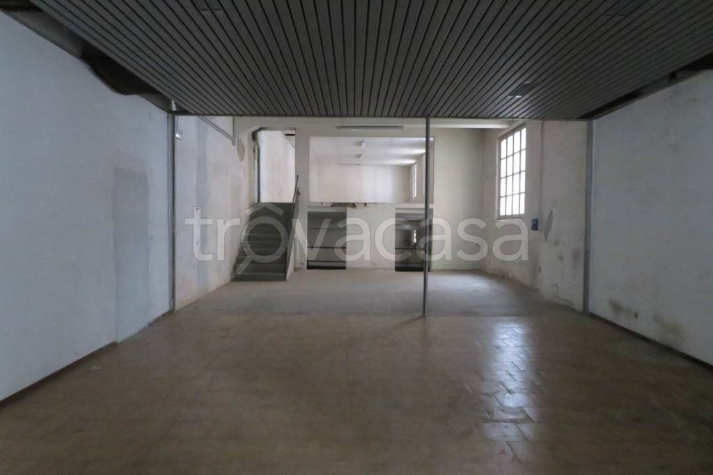 locale commerciale in affitto a Cremona in zona Via Dante