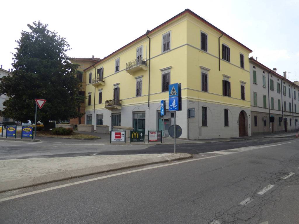 negozio in affitto a Cremona in zona Viale Po
