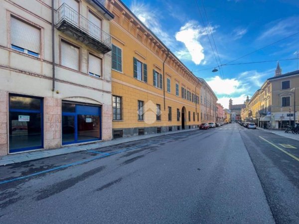 negozio in affitto a Cremona in zona Cremona Centro