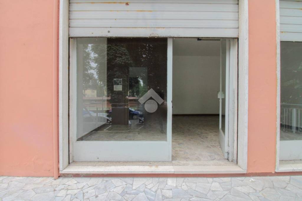 negozio in affitto a Cremona