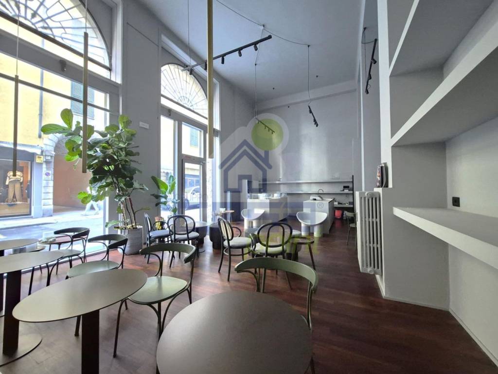 negozio in affitto a Cremona in zona Piazza Castello