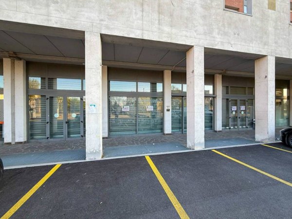 negozio in affitto a Cremona in zona Via Dante