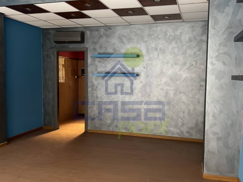 negozio in affitto a Cremona in zona Piazza Castello