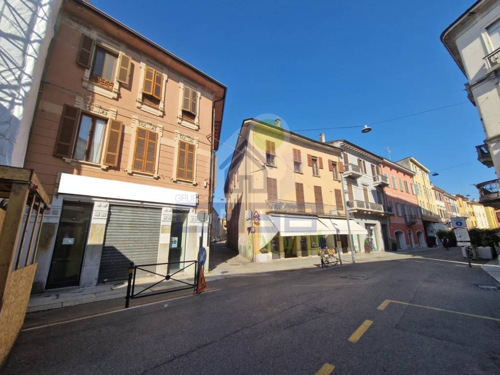 negozio in affitto a Cremona in zona Piazza Castello