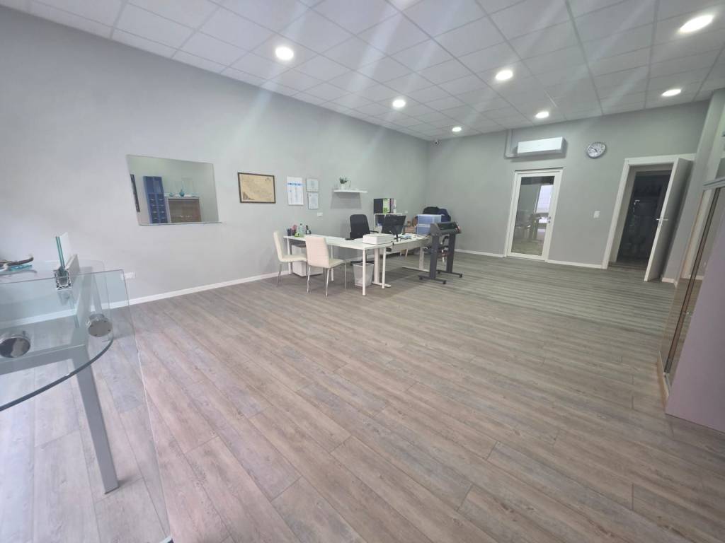 negozio in affitto a Cremona