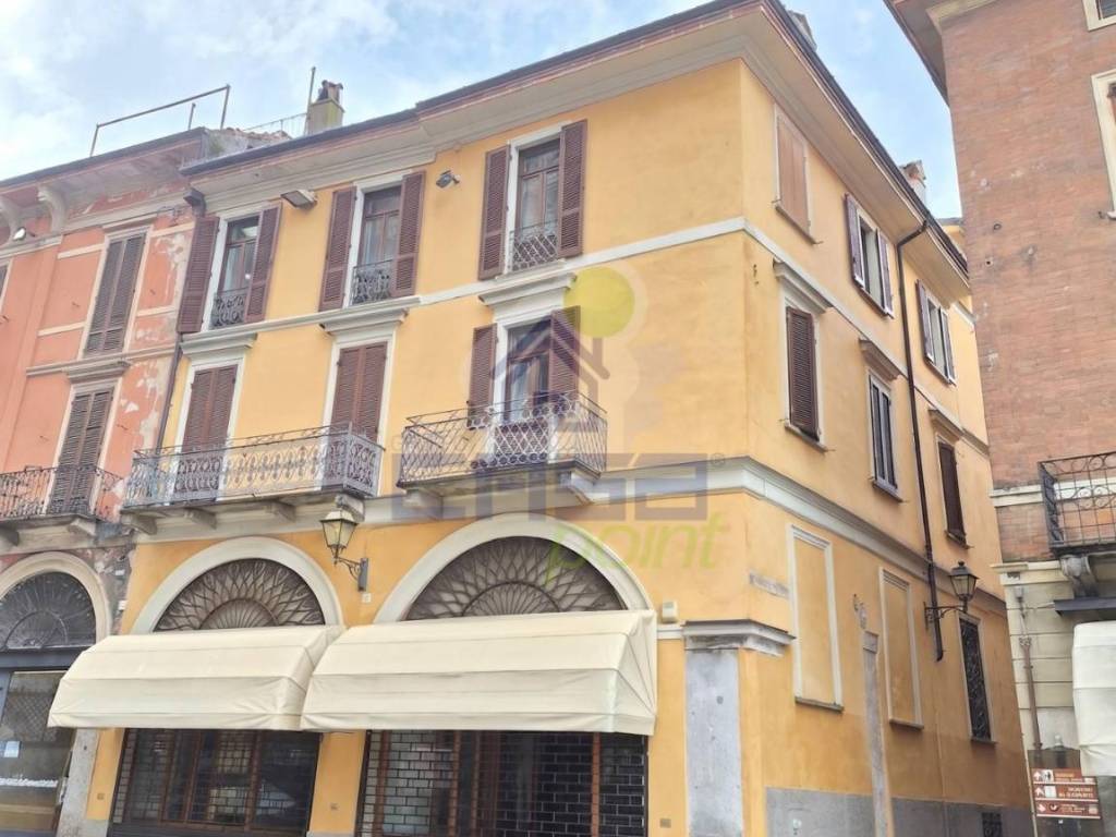negozio in affitto a Cremona in zona Piazza Castello