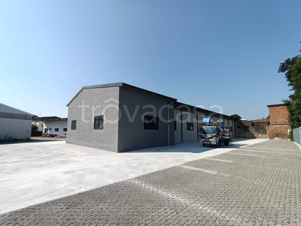 locale commerciale in affitto a Cremona in zona Maristella